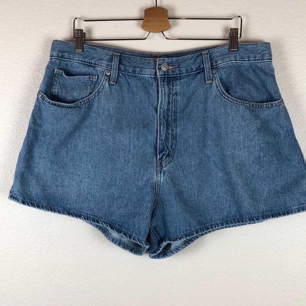 Levi's High Waisted Mom Short Sz 34